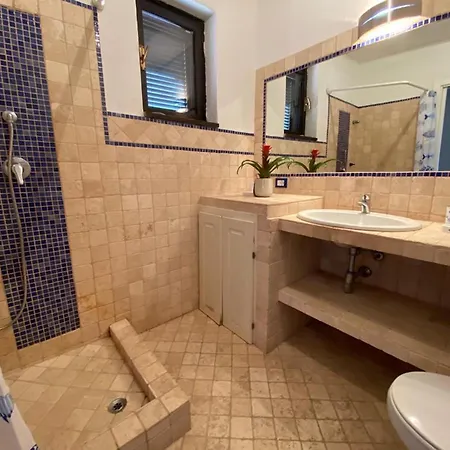 Elegant In With Sea View Apartman