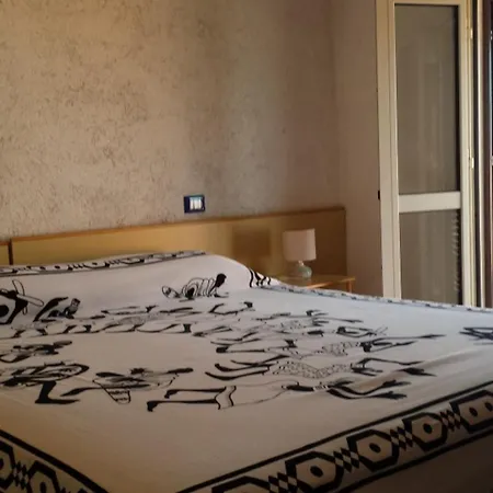 Elegant In With Sea View Apartman